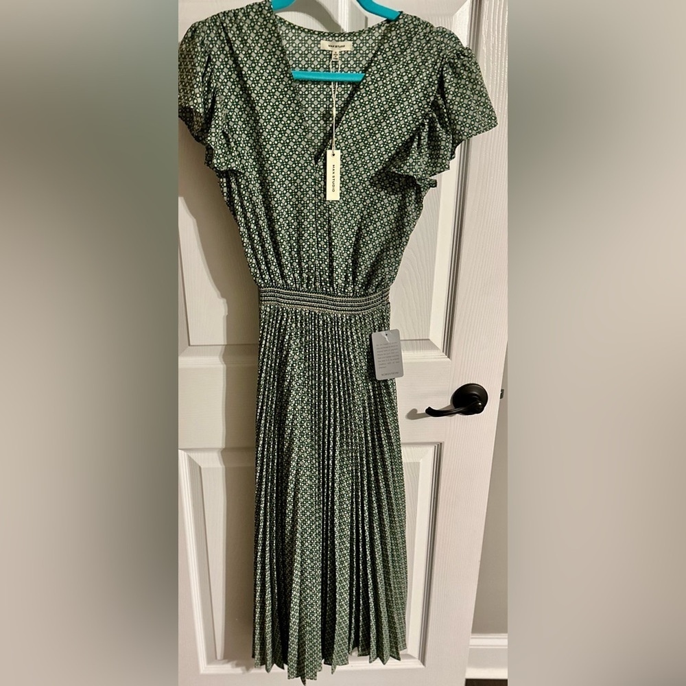 Max Studio Pleated Midi Dress — NWT Green Print Flutter Sleeve | Size S - Picture 3 of 11